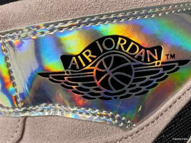 HYPE Mid Jordan (W) Iridescent Powder 1 Air BQ6472-602 Dirty 0819